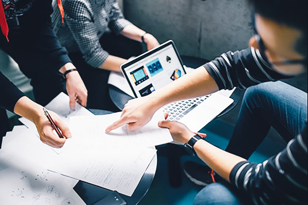 WHEN TO HIRE A GRAPHIC DESIGNER